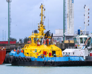 O SAAM Tapajó pertence à empresa chilena SAAM Towage e será utilizado no apoio às manobras de entrada e saída de navios (Divulgação/SCPAR Porto de Imbituba)