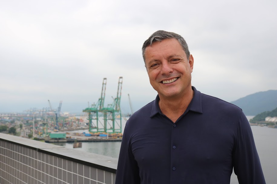 Para o prefeito Rogério Santos, é necessário fazer a cidade crescer oferecendo oportunidades a todos, especialmente a quem mais precisa (Crédito: Isabela Carrari/Prefeitura de Santos)
