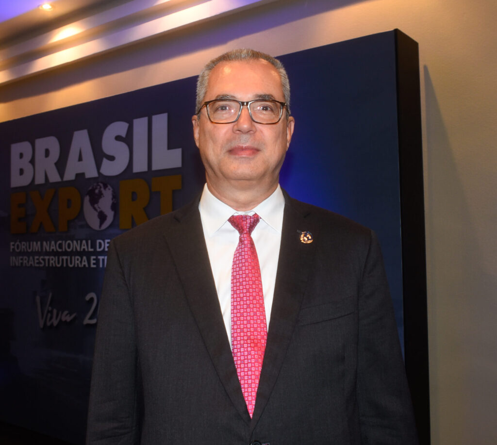 O gerente geral da Granel Química (Odell Terminals), Edson Souki, parceiro importante e atuante nos projetos e missões do Fórum Brasil Export, também esteve prestigiando a noite na Clube Naval, em Brasília. (crédito: Saulo Cruz)