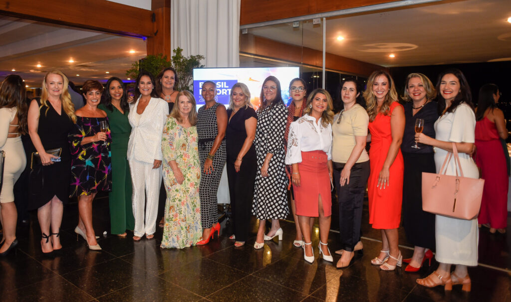 Não poderia abrir esta coluna com outra foto: Mulheres & Porto, uma ligação que não para de crescer. As poderosas reunidas em clique exclusivo para a Vitrine! (crédito Saulo Cruz)