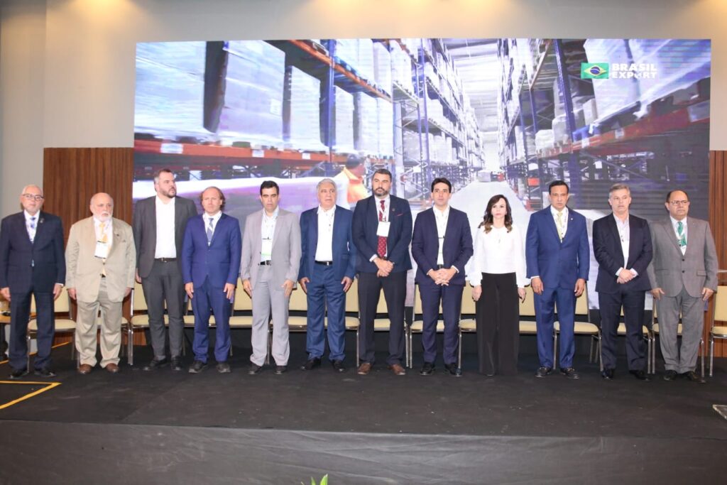 Participaram da solenidade de abertura do Norte Export o CEO do Grupo Brasil Export, Fabrício Julião; o ministro de Portos e Aeroportos, Silvio Costa Filho; o vice-governador do Tocantins, Laurez da Rocha Moreira; a senadora Professora Dorinha Seabra (União Brasil); os deputados federais Ricardo Ayres (Republicanos-TO) e Sidney Leite (PSD-AM); o diretor-geral da Antaq, Eduardo Nery; o diretor da Antaq Almirante Wilson Lima Filho; o presidente do Ibama, Rodrigo Agostinho; secretário nacional de Aviação Civil, Tomé Franca; o secretário nacional de Hidrovias e Navegação, Dino Batista; o presidente do Conselho Nacional do Brasil Export, José Roberto Campos; o presidente da Federação Nacional das Operações Portuárias (Fenop) e do Conselho do Norte Export, Sérgio Aquino; a advogada e presidente do Conselho do Tocantins Export, Fernanda Araújo.