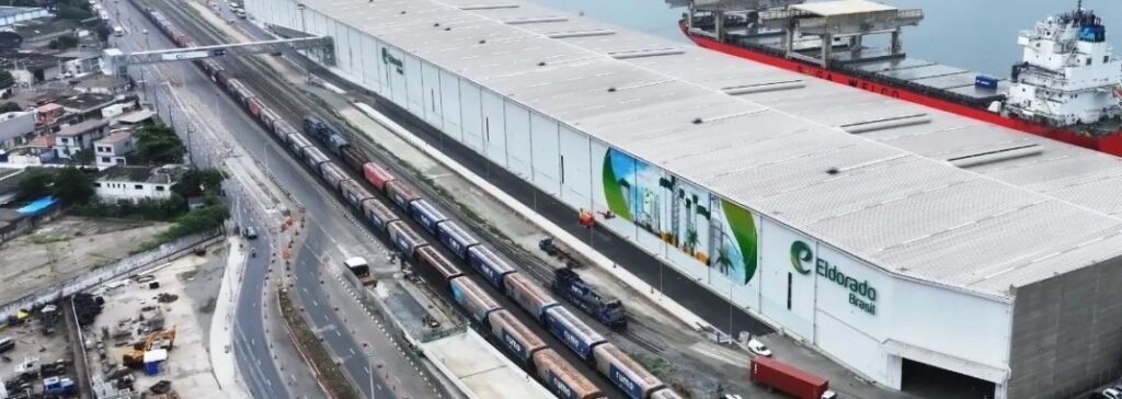 Construída a partir de um investimento de R$ 500 milhões, a área no Porto de Santos tem espaço para o recebimento de até 72 vagões ferroviários, 2 berços de atracação simultânea, capacidade para escoar 3 milhões de toneladas de carga, além de empregar 150 funcionários. Foto: Divulgação/Eldorado Santos
