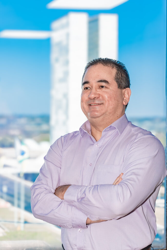 Tetsu Koike ocupa atualmente o cargo de diretor de Programa de Políticas Setoriais, Planejamento e Inovação do Ministério de Portos e Aeroportos. Para ele, a experiência internacional em pequenas e grandes indústrias, inclusive multinacionais, trouxe conhecimento e um olhar ampliado para o Brasil e o mundo. Foto: Arquivo Pessoal