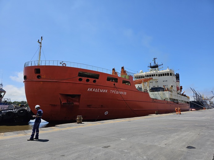 Imagem destacada de Navio científico russo atraca no RS antes de expedição