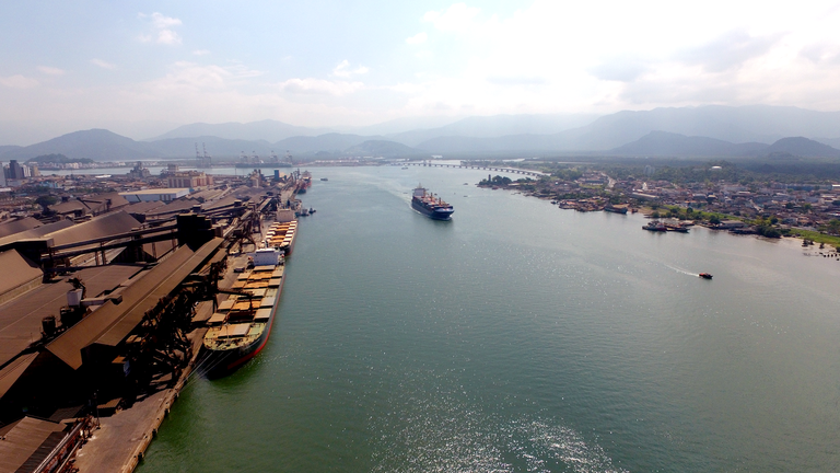 Imagem destacada de Processo seletivo busca mão de obra para Porto de Santos