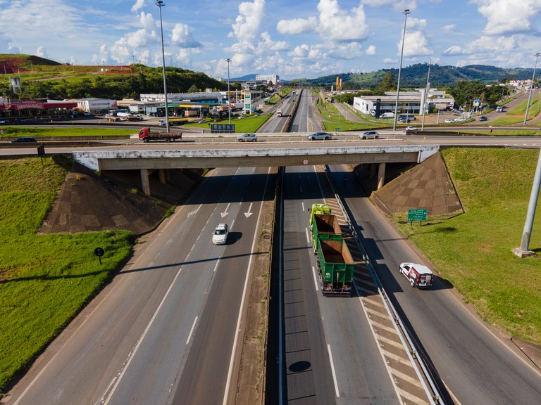 Imagem destacada de TCU fecha acordo para antecipar obras na Rodovia Fernão Dias