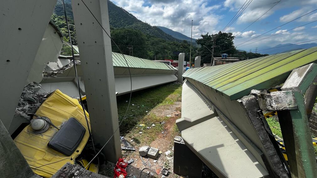Queda passarela Via Anchieta