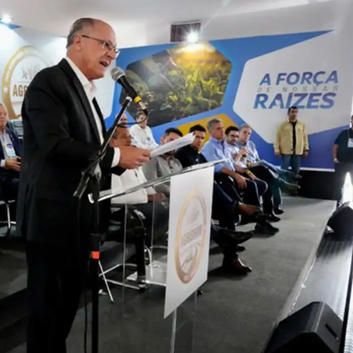 Imagem destacada de Agrishow: Alckmin anuncia R$ 10 bi para máquinas agrícolas; setor critica