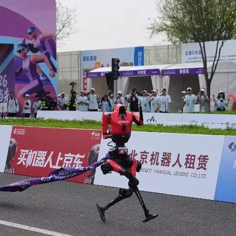 Imagem destacada de Robô humanoide bate recorde em meia maratona em Pequim