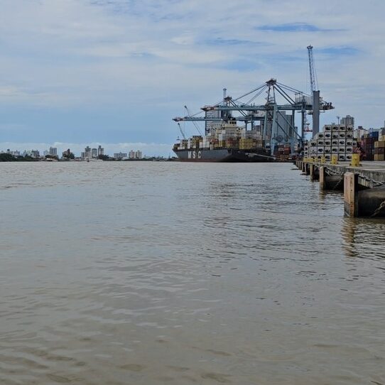 Efeitos do El Niño levam Marinha a ampliar restrições no canal de Itajaí