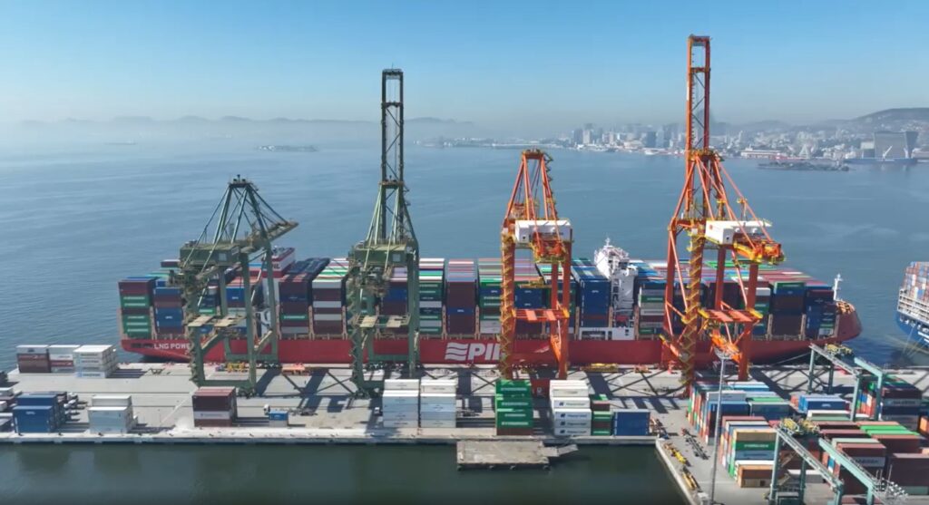 Navio Kota Elok faz escala inaugural no Porto do Rio de Janeiro