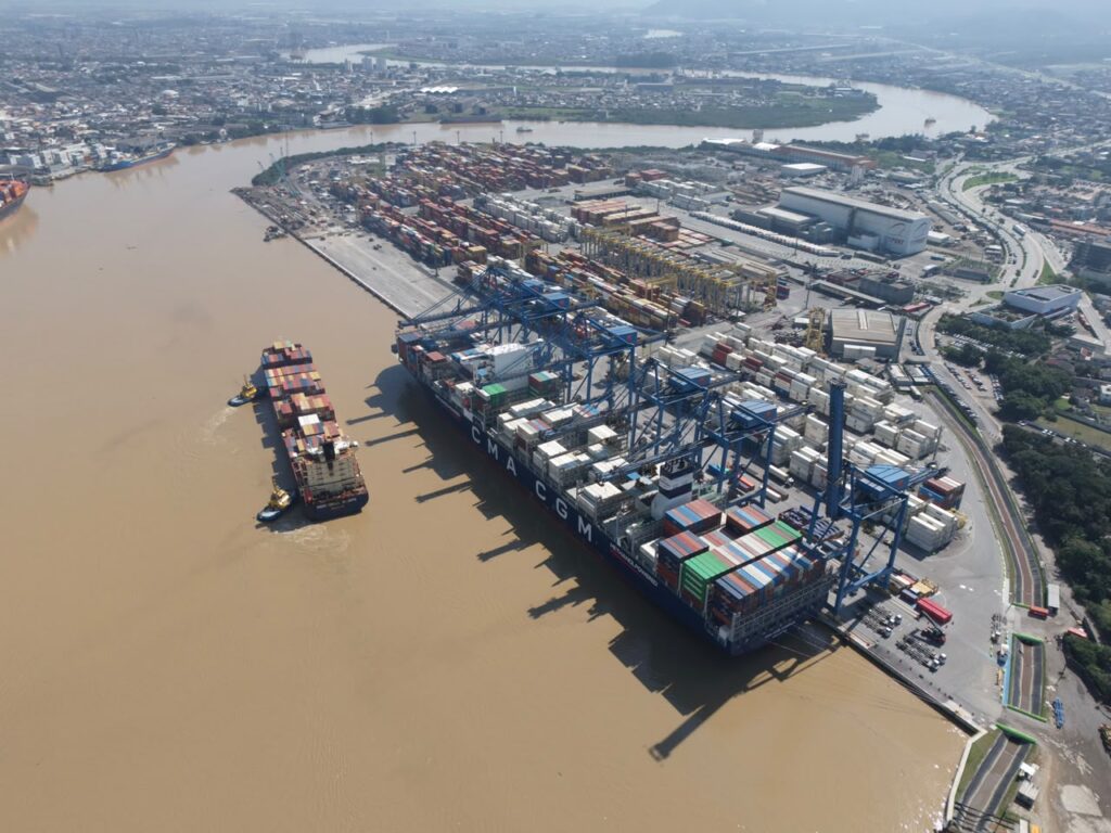 Portonave retoma atracação simultânea de navios após entrega de novo trecho de cais