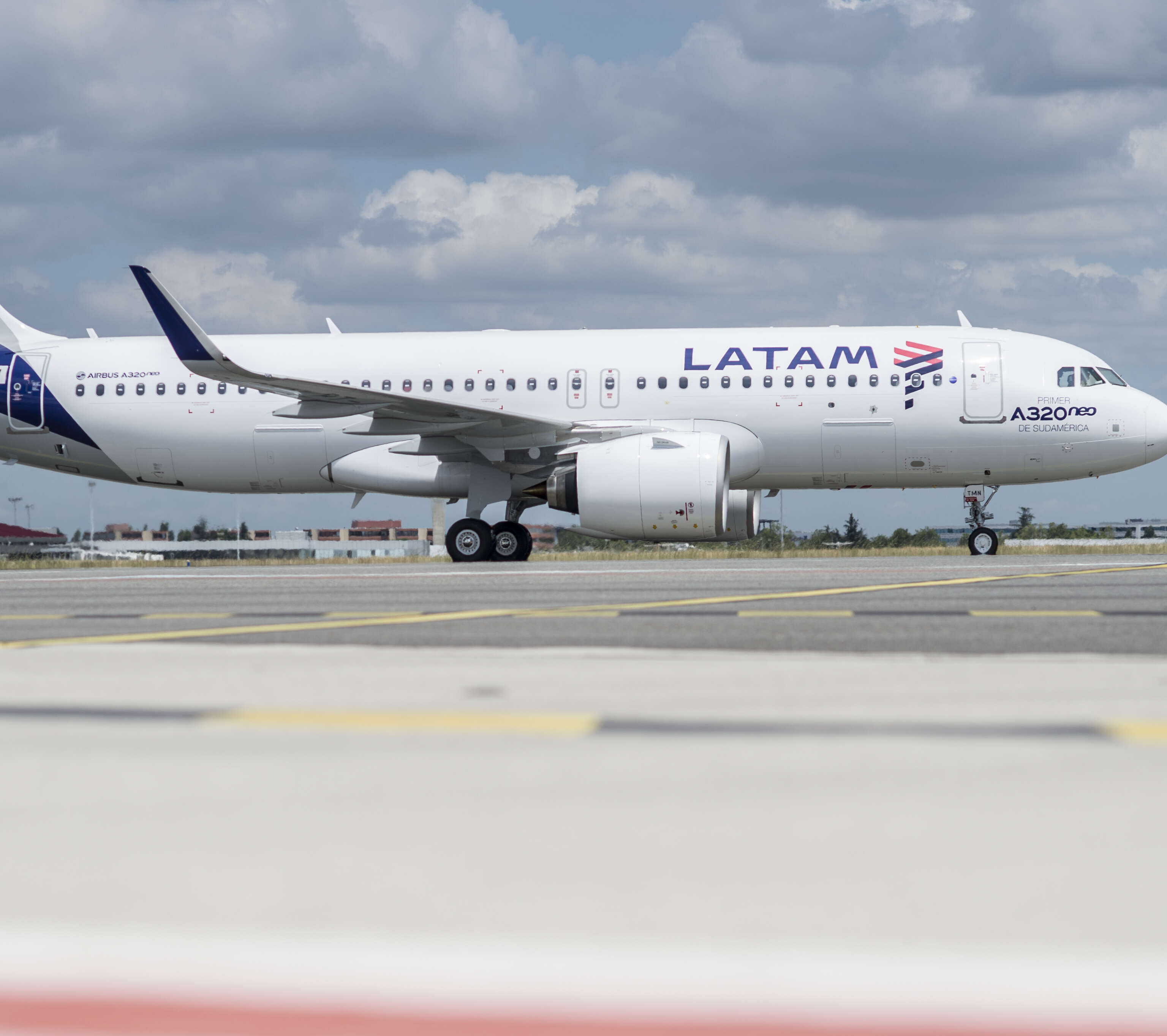 Imagem destacada de Latam é eleita melhor companhia aérea da América do Sul pela 11ª vez