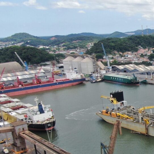 Porto de São Francisco conclui dragagem de R$ 8 milhões na área de atracação