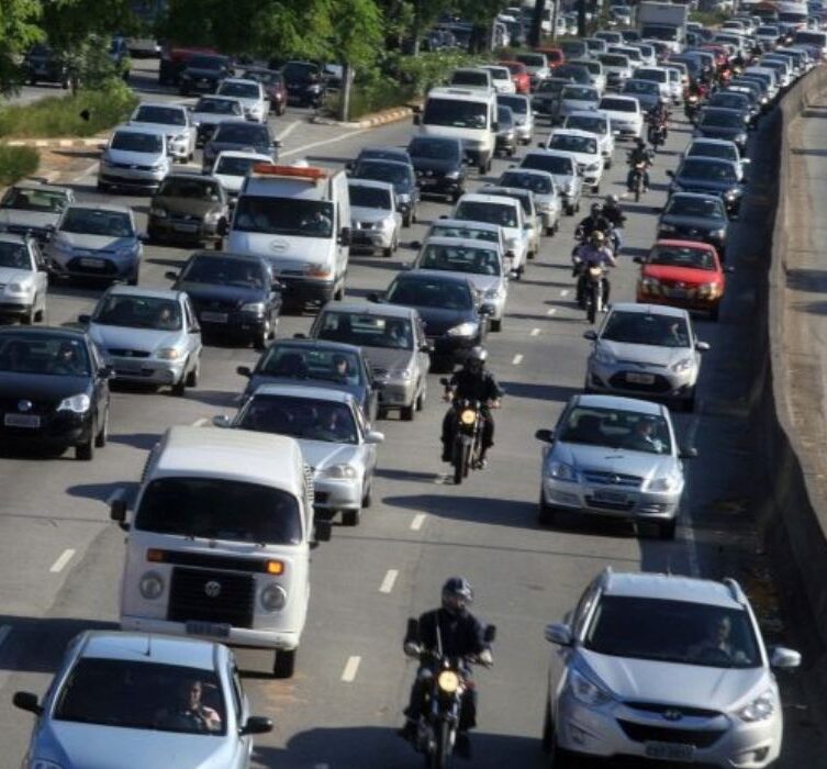 Imagem destacada de Feriado de Finados deve levar 5,8 milhões de veículos às rodovias de SP