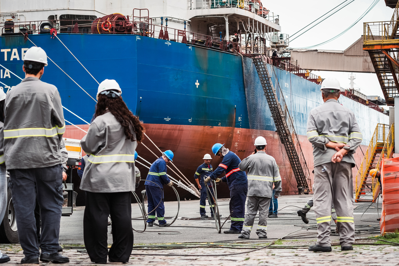 Imagem destacada de Equipes da APS retiram cabos de energia que interromperam navegação