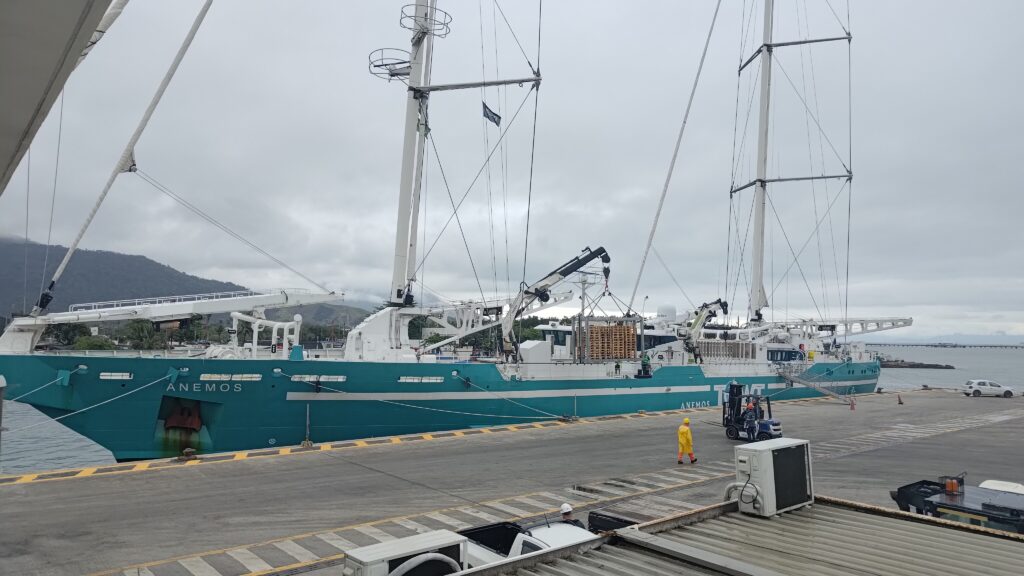 Navio veleiro-cargueiro Anemos