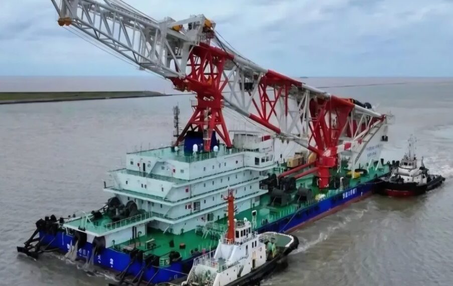 Imagem destacada de Maior navio bate-estacas do mundo deixa China com destino ao Brasil