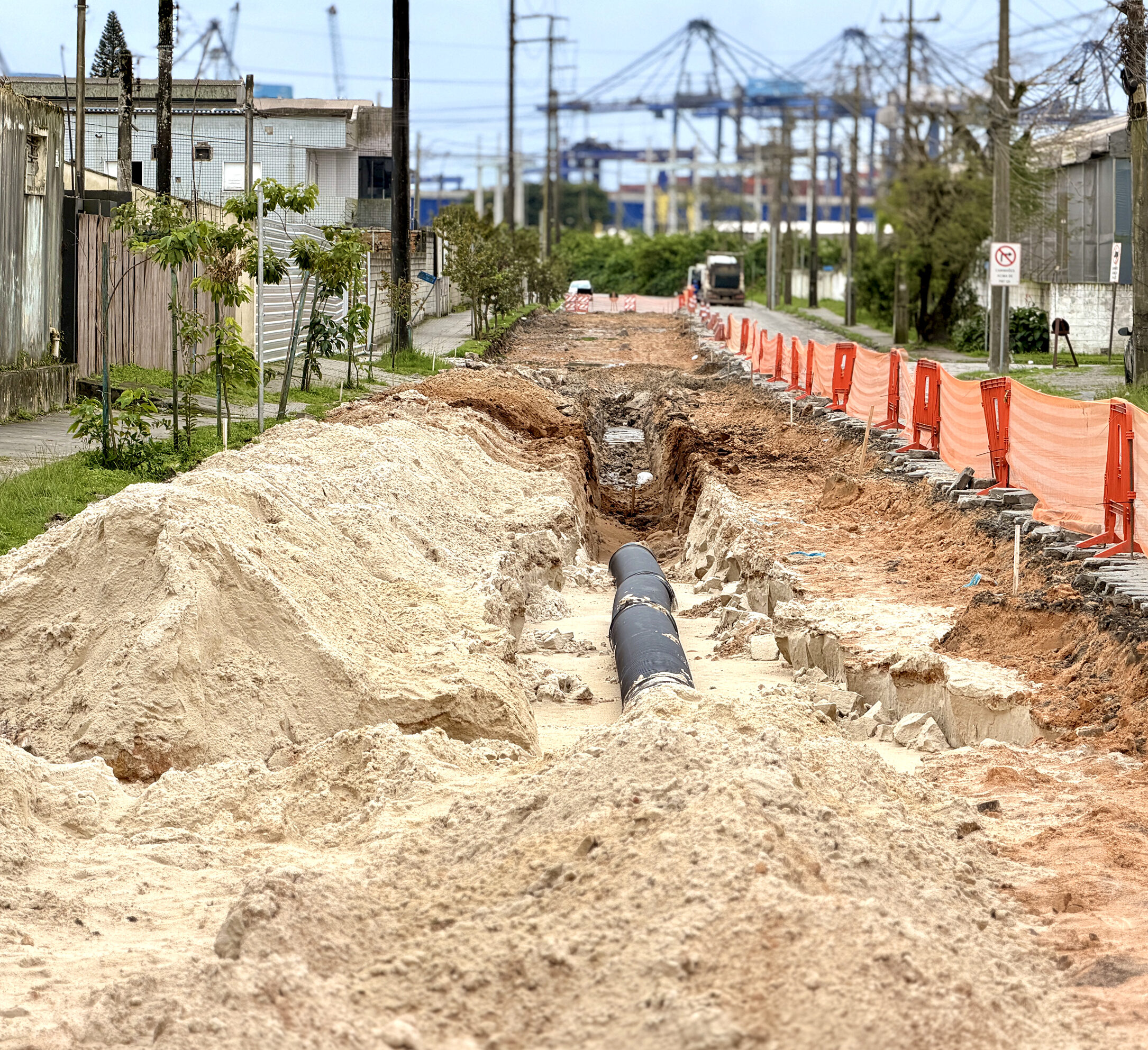 Portos do Paraná avança com obras de pavimentação em Paranaguá