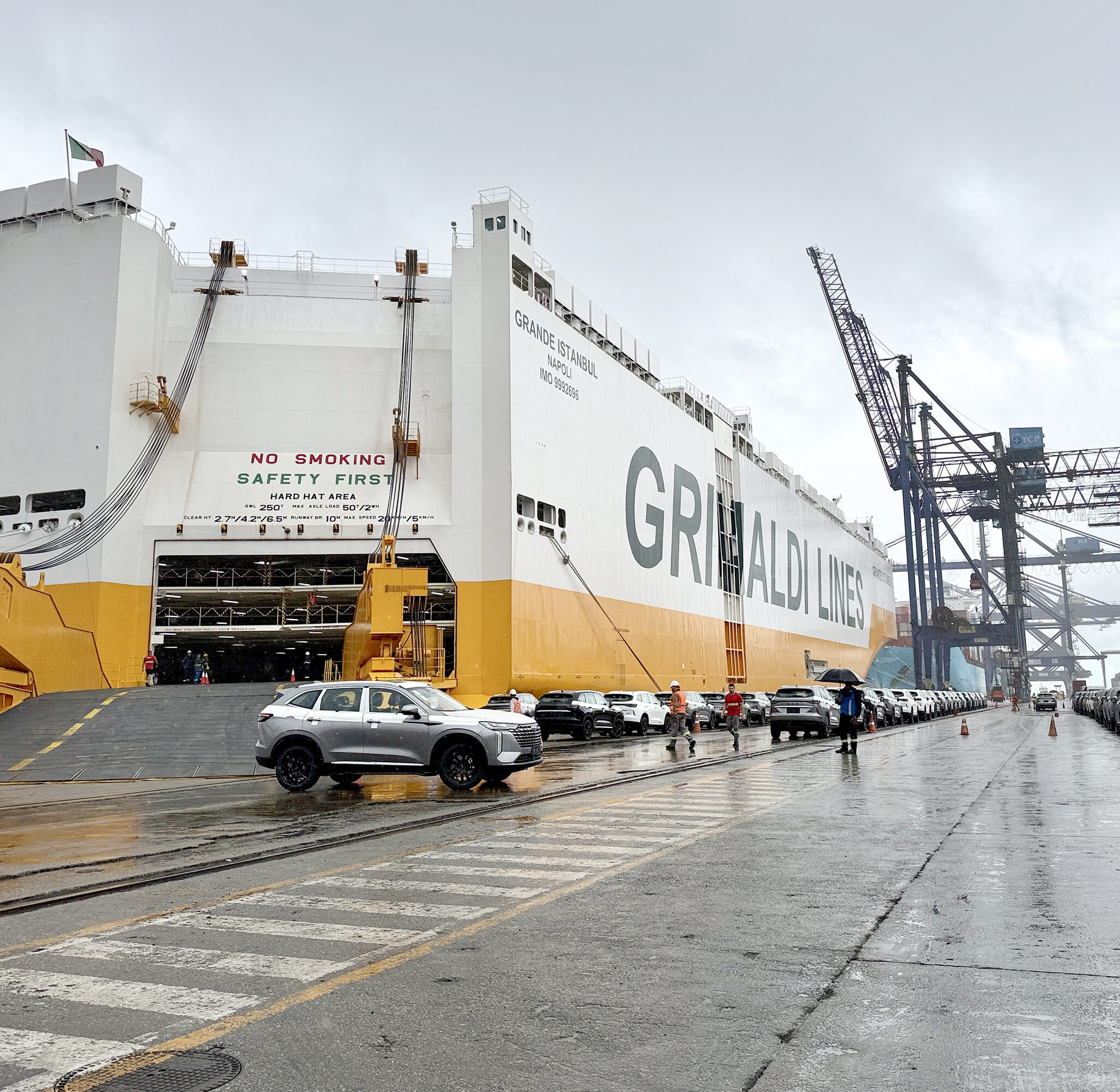 Imagem destacada de Porto de Paranaguá projeta movimentar 200 mil veículos em 2026