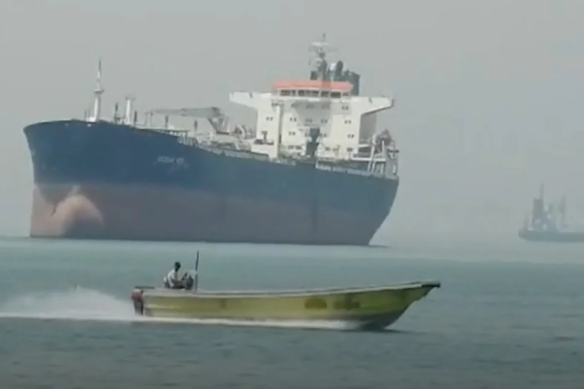 Imagem destacada de Navios estão sob risco em Ormuz 