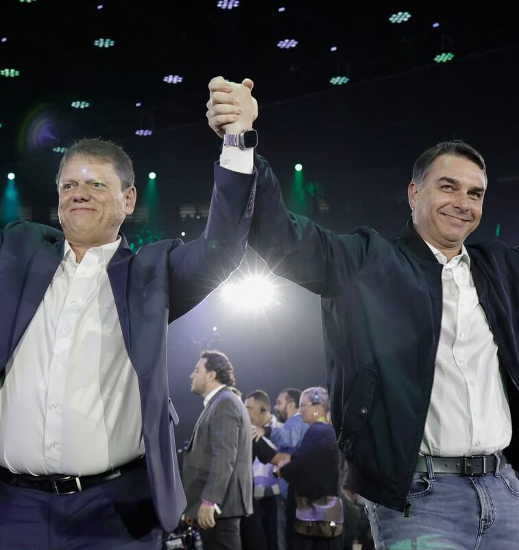 Imagem destacada de Flávio Bolsonaro e Tarcísio se reúnem para alinhar campanha do segundo turno